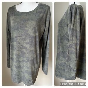 Jane and Delancey camo top size large